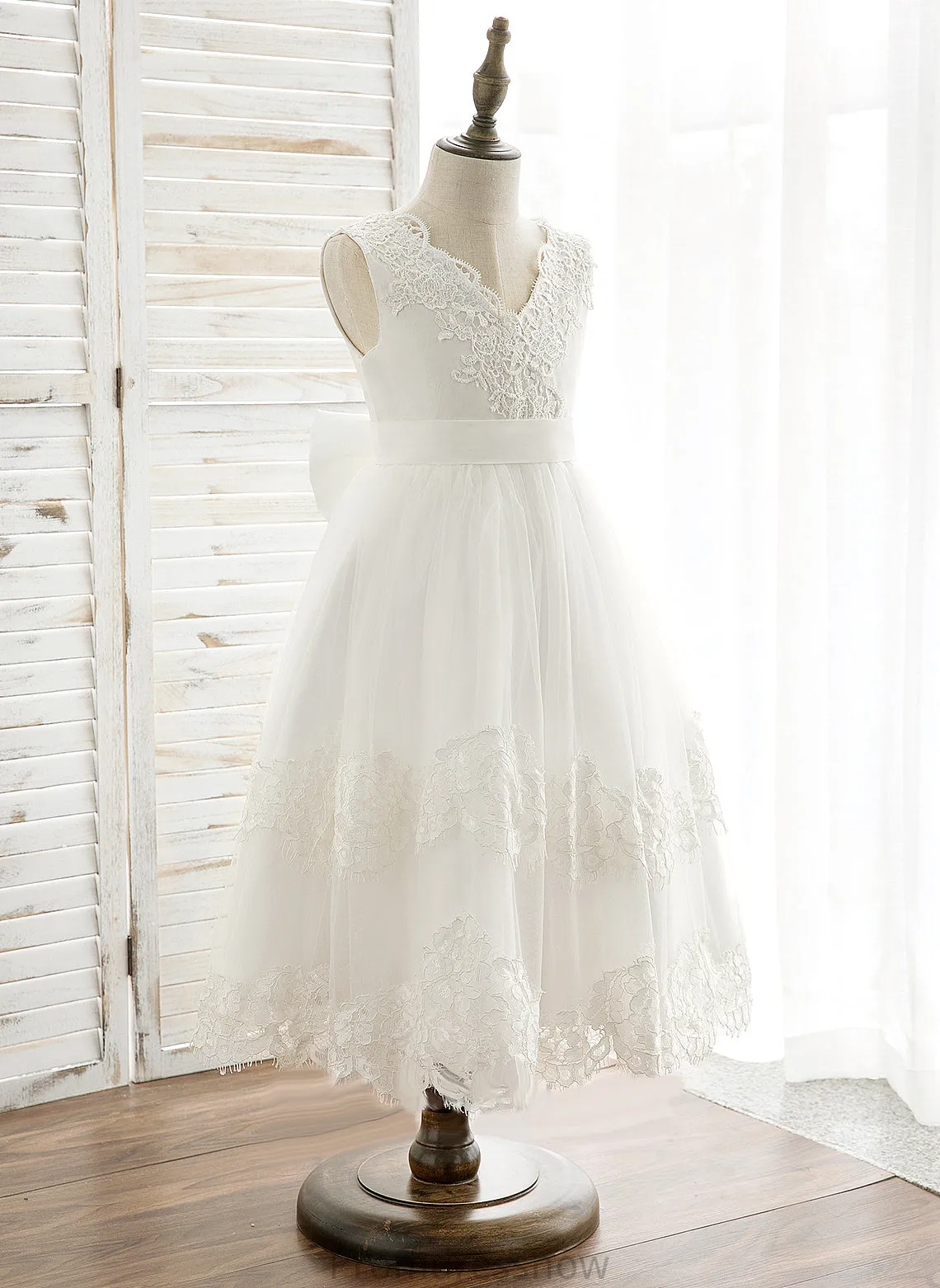 - With Bow(s)/V Flower Girl Dresses Michelle Tea-length Dress A-Line Sleeveless Back V-neck Tulle/Lace Flower Girl